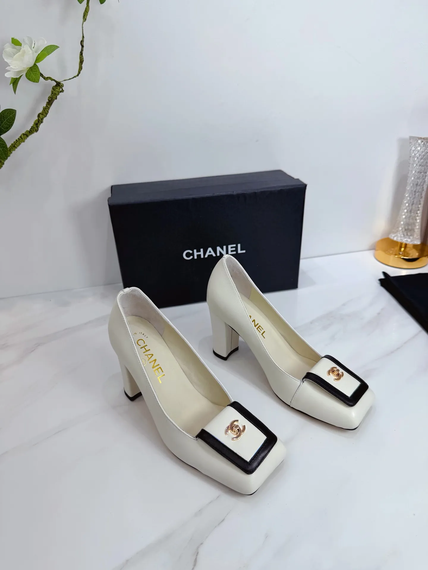 👟👟Ex-factory price 560👟👟 CHANEL 2026 Autumn Martin Boots Single Shoes Sandals Slippers Latest ❤ European Purchasing Agency & Fragrant Grandma’s New Fashion Latest Page 🔛 Small fragrant Martin boots that exude lasting charm ~ The original development supports any comparison in the market 🆚 The so-called smooth and natural lines can restore the original appearance. Many stars have recommended it One of the must-have items in spring. Super comfortable on the feet, really fragrant series... 💝💝💝 1⃣️Fabric: Imported Yangjing 2⃣️Inner: Imported sheepskin 3⃣️Outsole: Imported Italian original original color genuine leather outsole Heel height 8.0 4⃣️Code number: 35 to 39 (customized at 40.41)